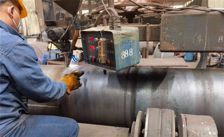 1000鎖扣鋼管樁，卷板管鋼護(hù)筒，KY2021原漿型環(huán)氧重防腐螺旋管，鋼材場(chǎng)螺旋管現(xiàn)貨